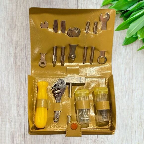 Vintage 1950s Mini Tool Kit Just In Case Made in Hong Kong No.5176J - Picture 3 of 6